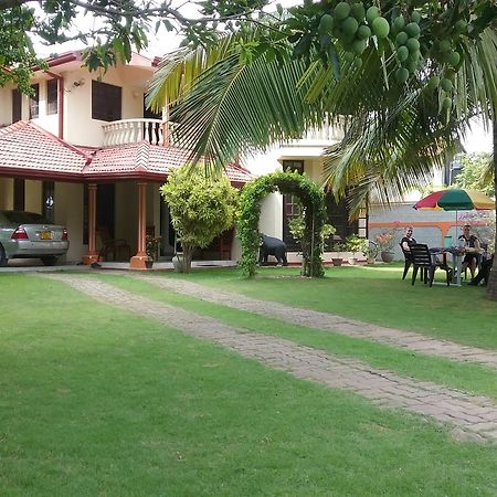 Sugandi Inn Kochchikade Экстерьер фото