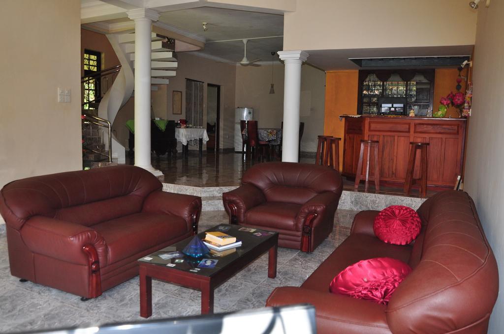 Sugandi Inn Kochchikade Экстерьер фото