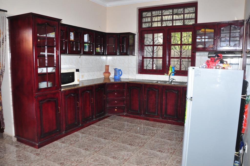 Sugandi Inn Kochchikade Экстерьер фото