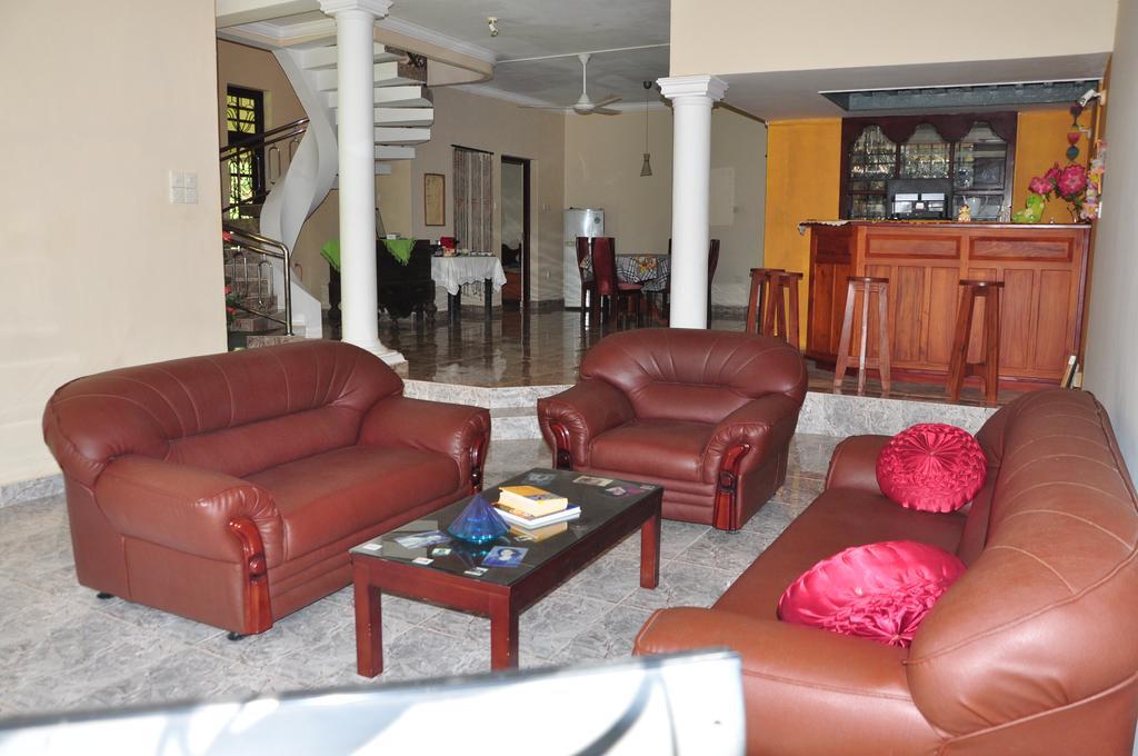 Sugandi Inn Kochchikade Экстерьер фото