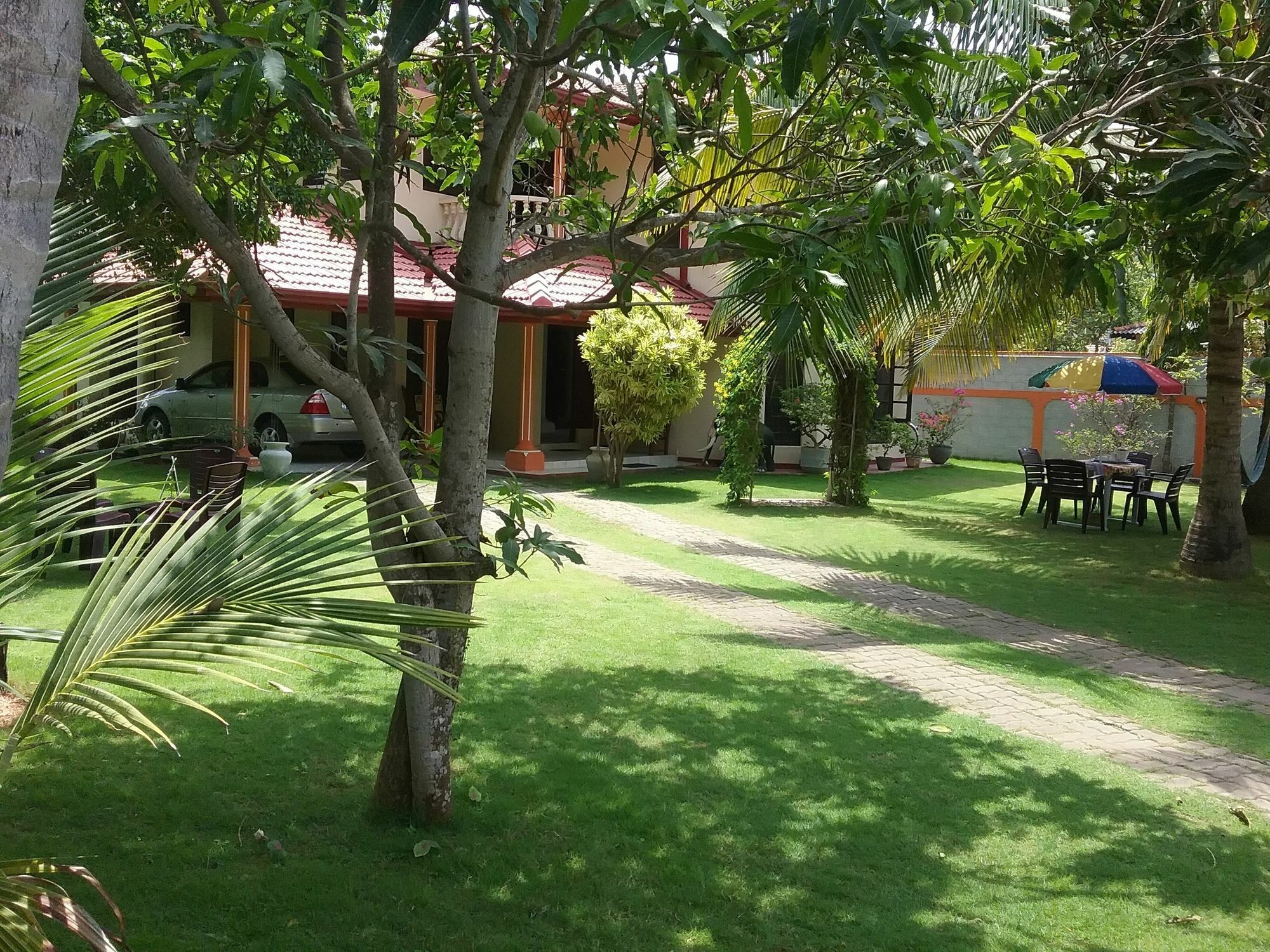 Sugandi Inn Kochchikade Экстерьер фото